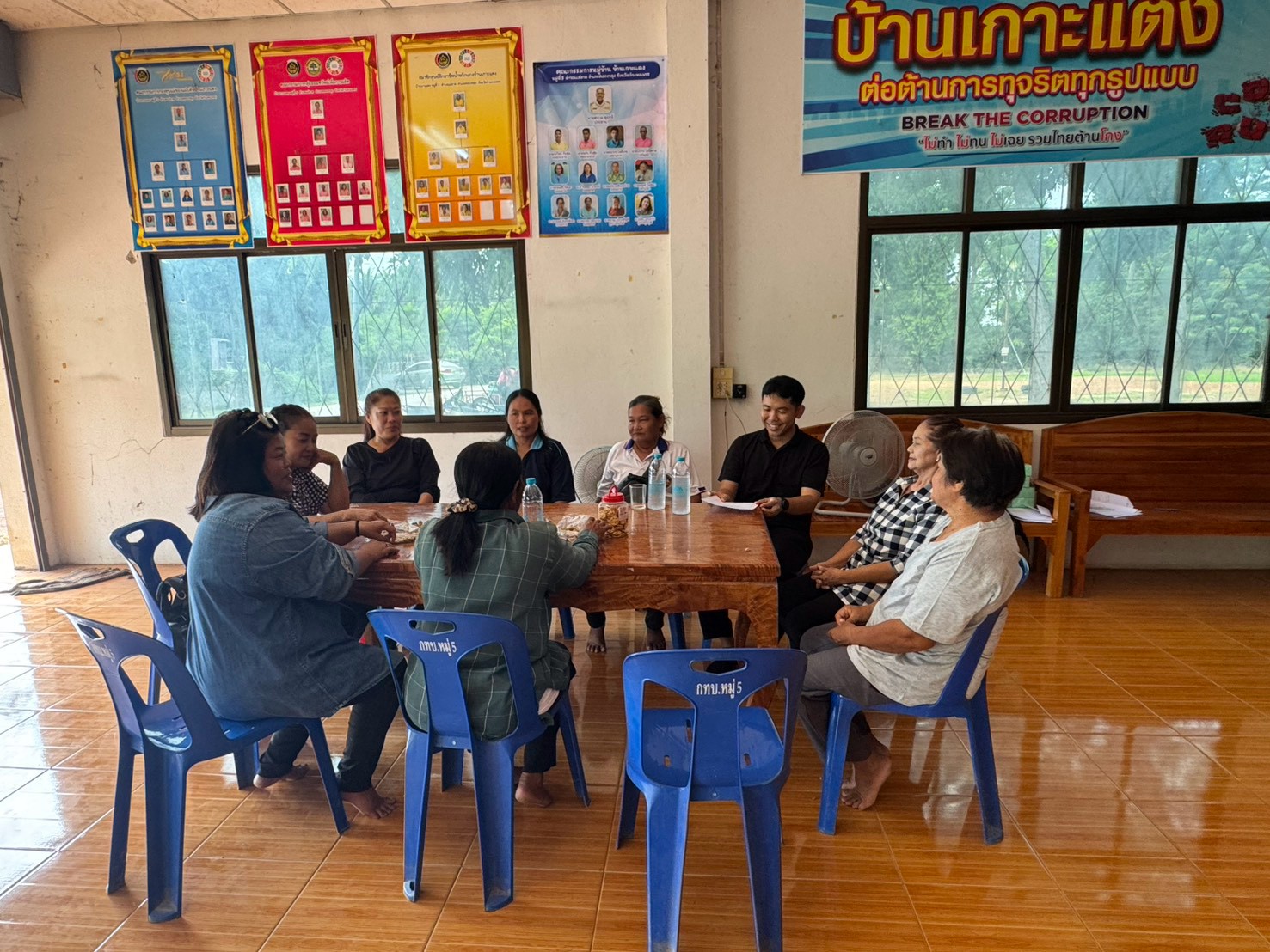 พช.คลองขลุง ประชุมคณะทำงานขับเคลื่อนกองทุนพัฒนาบทบาทสตรีตำบลแม่ลาด