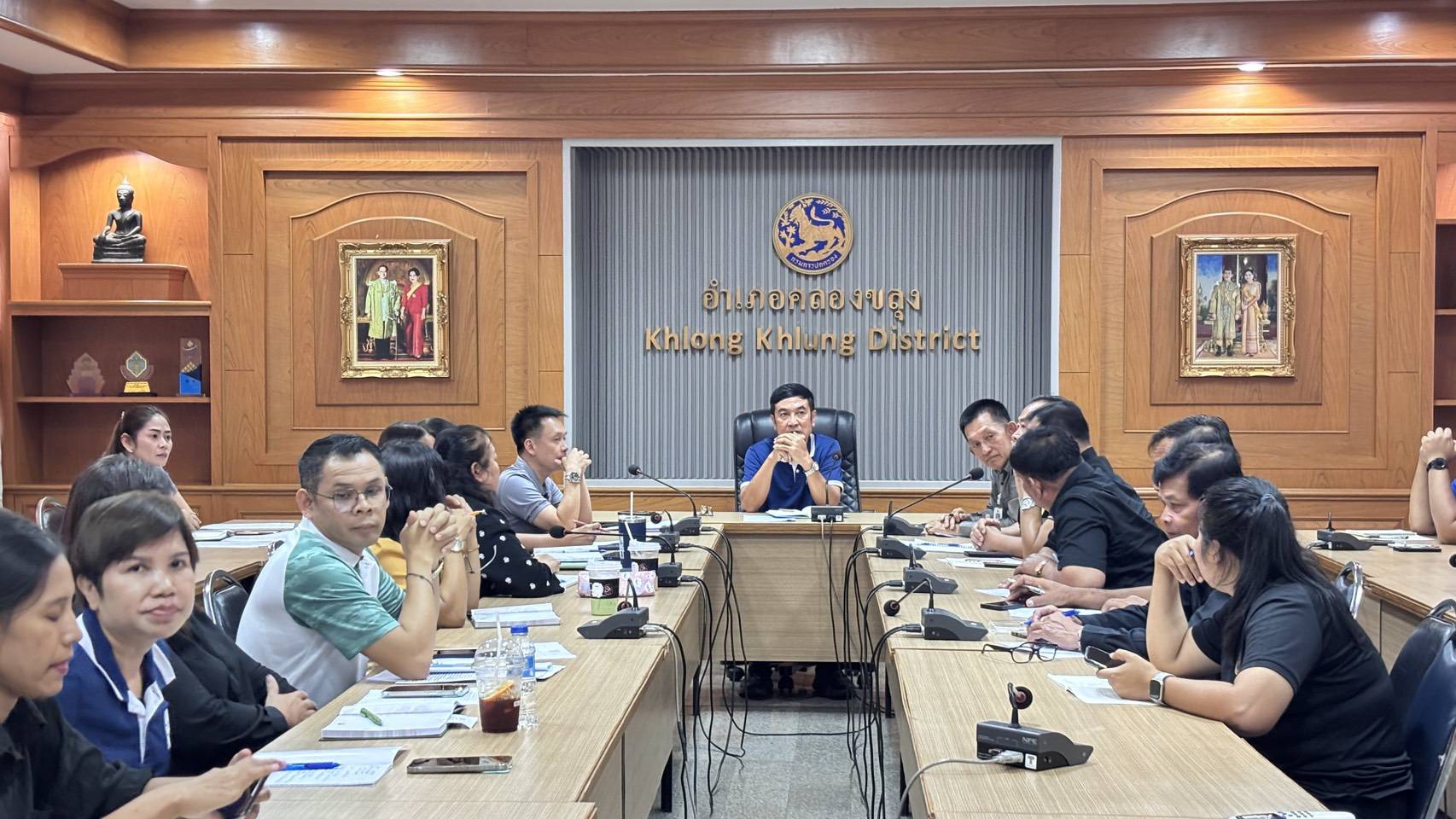 พช.คลองขลุง ร่วมประชุมเตรียมความพร้อมพระราชพิธีถวายเพลิงพระบรมศพ สมเด็จพระนางเจ้าสิริกิติ์ พระบรมราชินีนาถ พระบรมราชชนนีพันปีหลวง
