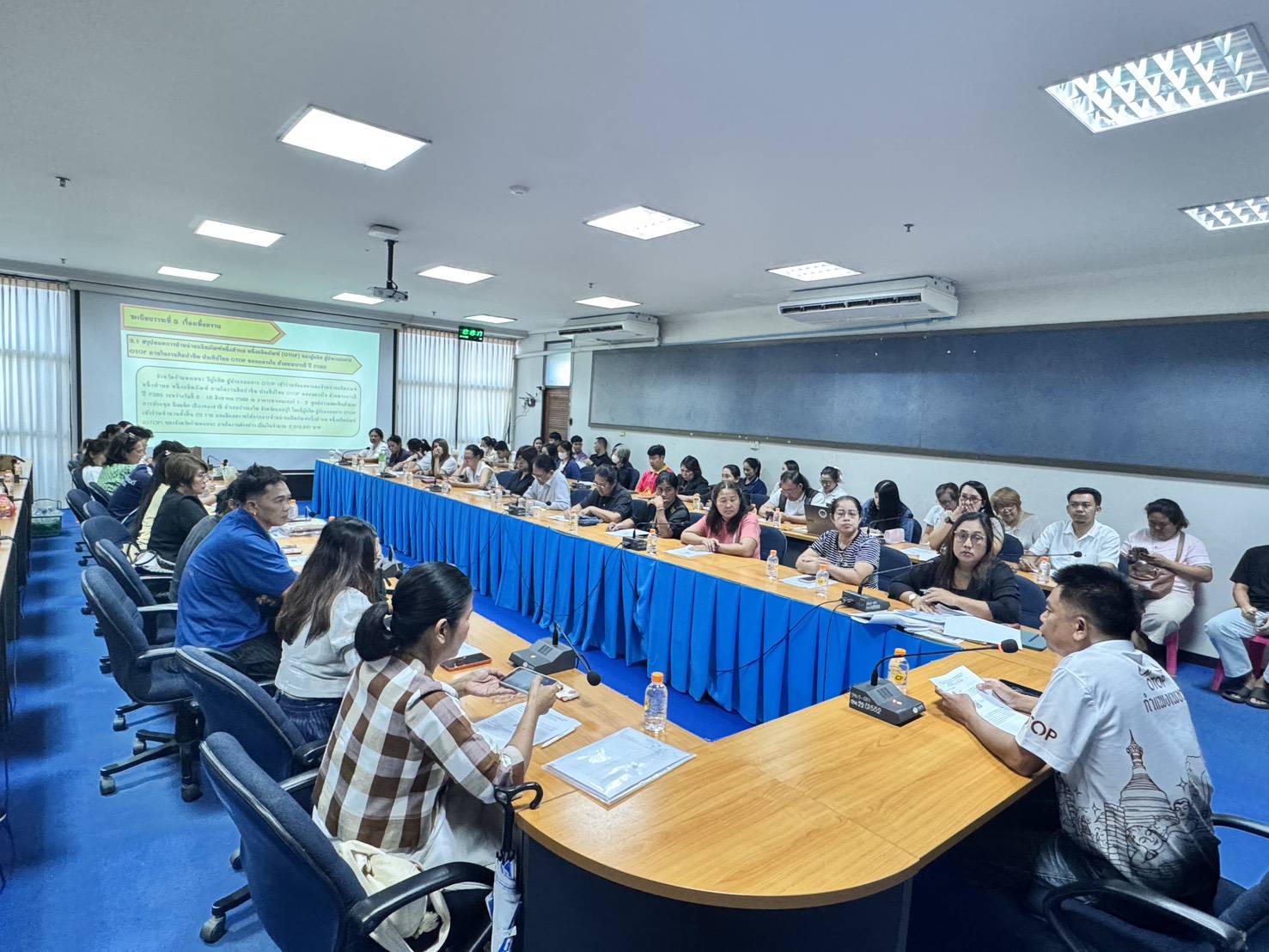 พช.คลองขลุง เข้าร่วมประชุมคณะกรรมการเครือข่ายกลุ่มอาชีพ ผู้ผลิต ผู้ประกอบการ OTOP จังหวัดกำแพงเพชร